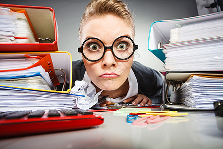 园区管理工作狂精神错乱奇怪的工作公司上的疯女人疯狂的秘书把愚蠢的