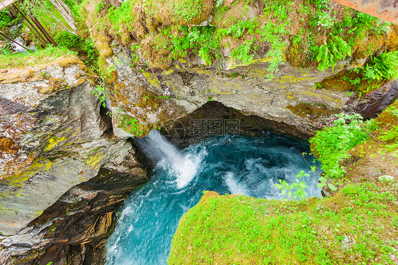 欧洲挪威的旅游景点古德布兰德朱维特瀑布位于瓦尔达伦山谷,介于瓦尔达特罗尔斯蒂根挪威的古德布兰兹朱维特峡谷图片