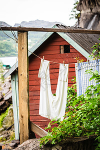赫勒伦约辛福德沿44号公路埃格松德弗莱克夫乔德的房子,索克纳尔市,挪威详细的视图服装挂绳子上挪威的乔辛福德图片