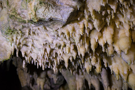 令人印象深刻的钟乳石石笋迪鲁洞穴的希腊目的地自然美马尼,拉科尼亚,希腊希腊迪鲁洞穴的钟乳石石笋图片