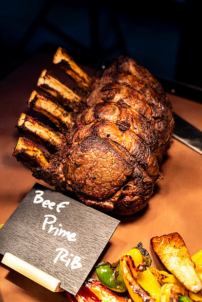 瓦格玉牛肉烤优质肋骨,雕刻食物图片