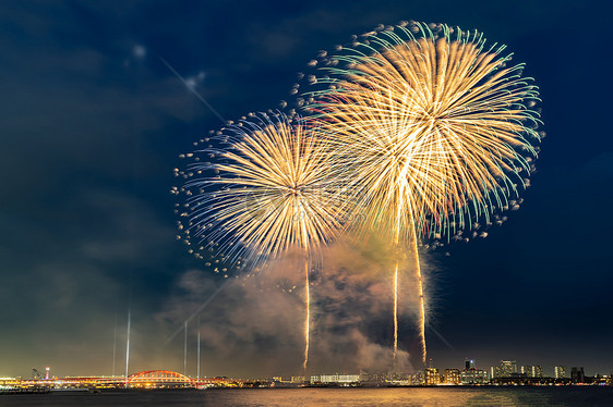 美丽的烟火夏季节日马苏里神户日本图片