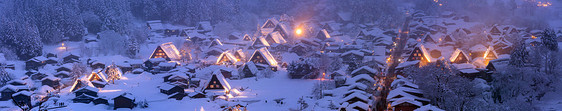 冬季景观的石拉卡瓦戈灯光与雪府楚布日本全景图片