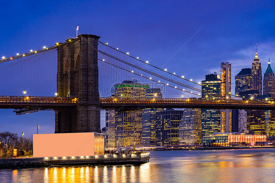 布鲁克林桥与曼哈顿下城摩天大楼为纽约市纽约州,美国图片