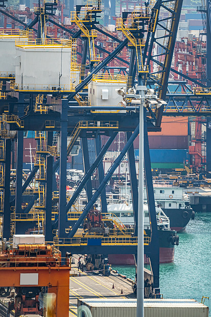 中兴易香港港口工作,负责航运货运以及全球业务进出口背景图片