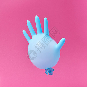 蓝色气球装饰飞行蓝色橡胶外科手套气球个热粉色背景与极简主义蓝色