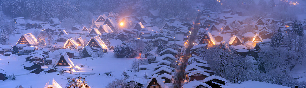 冬季景观的石拉卡瓦戈灯光与雪府楚布日本全景图片