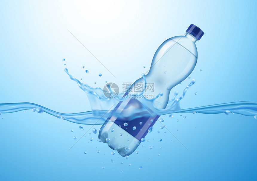 逼真的矿泉水成分与漂流塑料水瓶的图像与水滴喷雾矢量插图图片