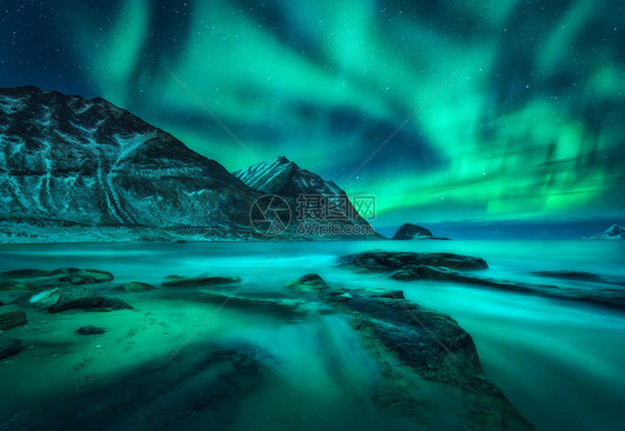 北极光冬季风景与极光星空图片