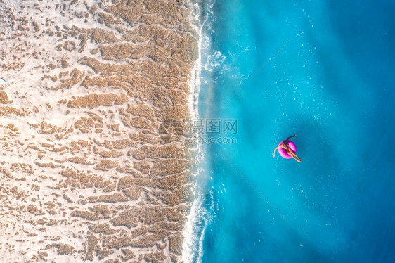 热带风景与女孩沙滩海景最佳旅行图片