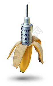 将水果和蔬菜作为一种有皮的黄香蕉以医疗注射器作为添加化学品和杀虫剂的概念用于白色食品安全图片
