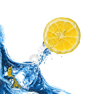 鲜柠檬在水中背景图片