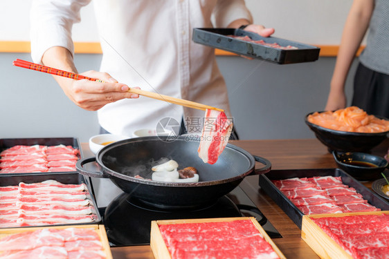 烹饪日式牛肉图片