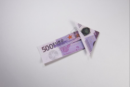 以白底欧元钞票制成的折纸图片
