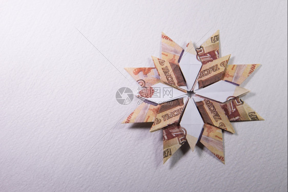 由纸币卢布制成的雪花折纸图片