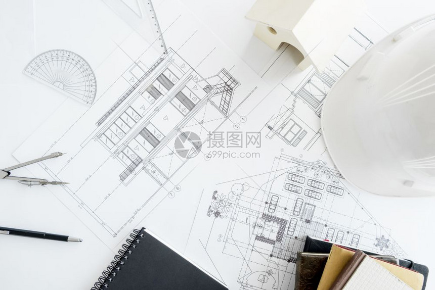 建筑项目图纸蓝卷和桌上的分隔器罗盘具有复制空间的工程概念图片