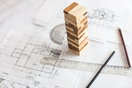 商业或建筑项目中的木制块塔规划风险和战略图片