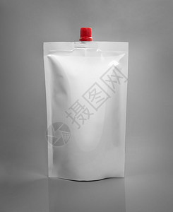 红色纸袋白色塑料袋起立圆包装上角纸盖背景