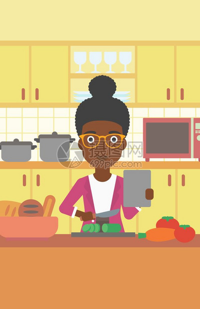 按照网上教程在厨房做蔬菜沙拉的女人图片