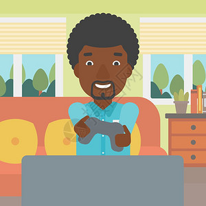 坐在沙发上玩游戏的开心的非裔男子图片
