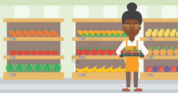 一名在超市货架旁端着一盘苹果的非裔女员工图片