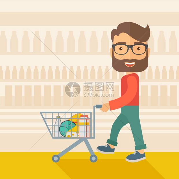 男人在超市里推着购物车