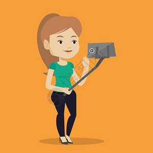 用手机给父母拍照插画_用手机给父母拍照卡通_用手机给父母拍照插图