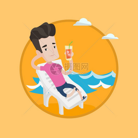 坐在沙滩上喝着鸡尾酒的快乐男人图片