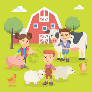 卡通儿童在后院与家畜农场的猪绵羊牛和鸡玩耍矢量插画图片