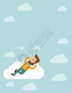 躺在云层上正放松的人图片
