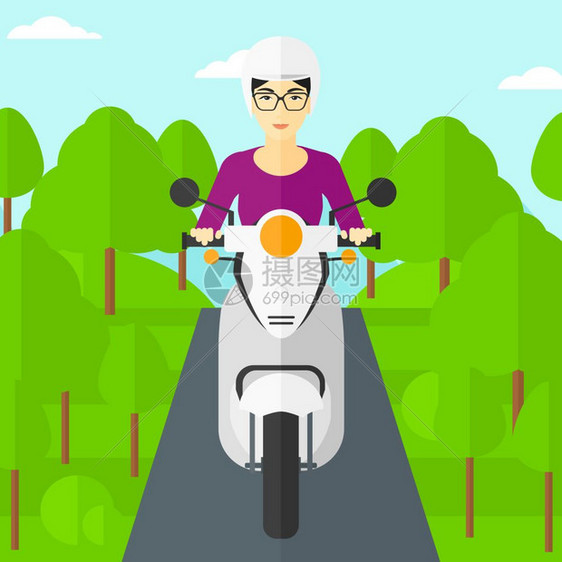 骑着摩托车在林间小路上悠闲骑行图片