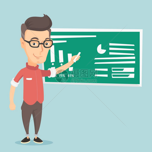 教师站在黑板前手拿着一块粉笔