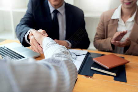 上司骚扰背景_上司骚扰摄影图片_上司骚扰壁纸_摄图网