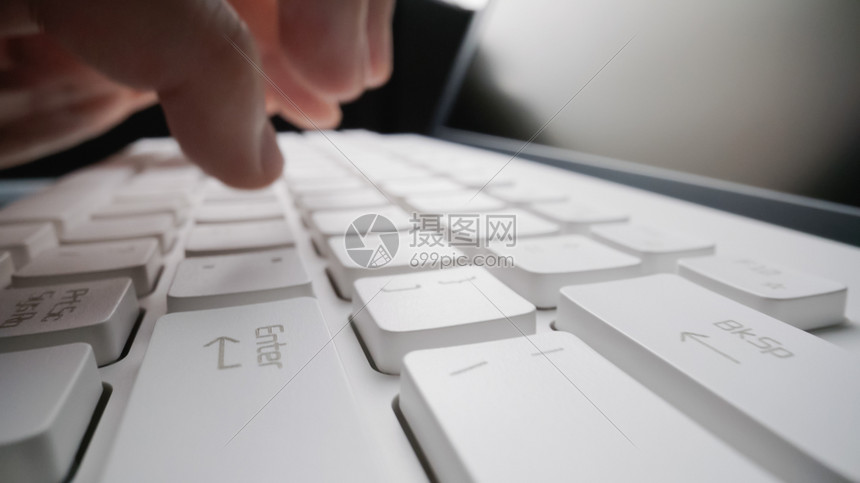 不同种类服务器功率比较:哪种最适合你的需求? (不同种类服务的区别)-优乐评测网
