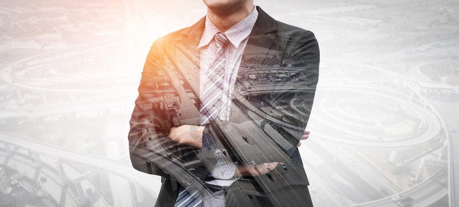 城市领导背影背景-城市领导背影摄影图片-成功人士愉悦咖啡杯男白领