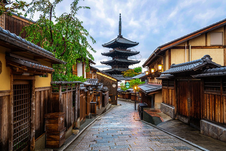 夏日京都的雅萨卡塔和珊南扎街道图片