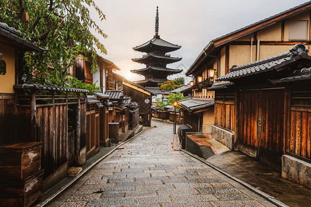 夏日京都的雅萨卡塔和珊南扎街道图片