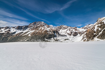 雪山的冬季风景图片