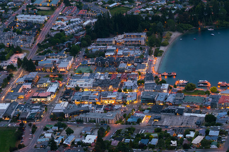 皇后镇市中心新泽西和尔斯柯南岛的夜景图片
