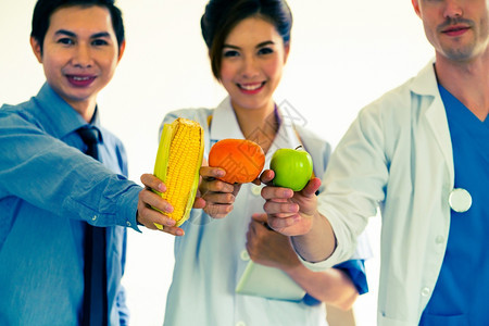 营养学家提供健康饮食和良好的营养概念图片