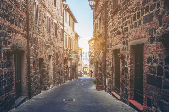 美丽的意大利古城街道风景图片