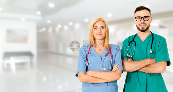 医生与院疗保健和服务的另一名医生起工作图片