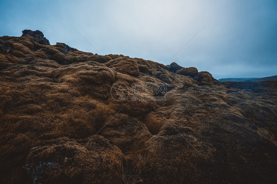 冰原的火山灰和熔岩场地热景观图片