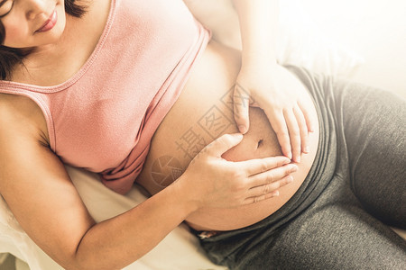 年轻孕妇在怀期间有婴儿产妇前护理图片