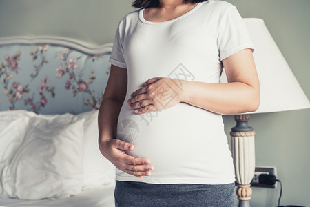 年轻孕妇在怀期间有婴儿产妇前护理图片