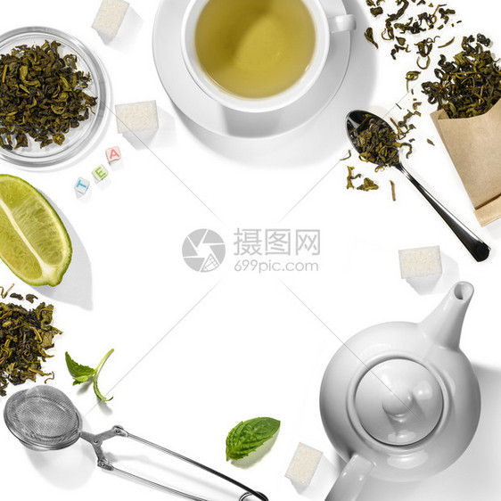 白色背景的绿茶叶和附件顶视图白色背景的绿茶叶和附件顶视图图片