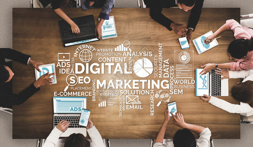 在线商业概念的数字营销技术解决方案图形界面显示通过社交媒体在数字广告平台上在线市场促进战略的分析图背景图片