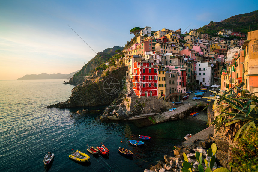 位于意大利里海沿岸的传统渔村图片