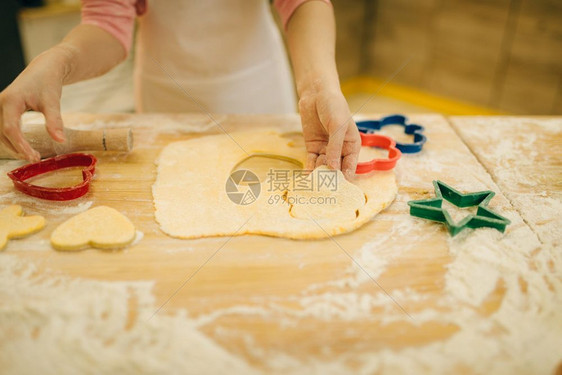 儿童烹饪糕点厨师准备蛋糕图片