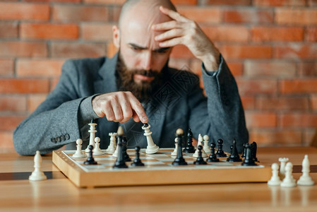 男象棋手明白他输了比赛图片